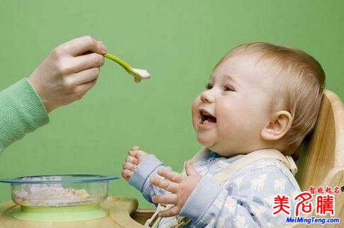招財?shù)膶殞毱鹈椒? /></a>我們在給寶寶起名時,經(jīng)常有用戶說要起一個將來發(fā)財?shù)拿?。我們知道,招財?shù)姆椒ê芏?,有風水、供財神等等。不過,名字也能招財,說的比較少。那么招財?shù)膶殞毱鹈椒ǘ加行┥赌??招財?shù)膶殞毱鹈椒ㄖ?寶寶起名...</div>
<span id="ctl00_ContentPlaceHolder1_subjectList_dgNews_ctl07_Label1" style="color:Green;font-size:10pt;">2017/6/1 10:27:56</span>
<div style="height:5px; font-size:5px"> </div>
<hr width="99%" style="text-align:center; border-style:dotted; border-width:0px; height:1px;" />
<div style="height:5px; font-size:5px"> </div>
</div>
</td>
</tr><tr style="border-width:0px;">
<td valign="top">
<div style="padding-left:3px; padding-right:3px;line-height:180%">
<h3 style="padding:0px;margin:0px;display:inline;"><a id="ctl00_ContentPlaceHolder1_subjectList_dgNews_ctl08_HyperLink1" class="headline" href="/subject/gou/s.aspx?newsid=6657" target="_blank">聰明討喜屬狗孩子起名</a></h3>
<span style="color:Red;font-size:8pt;"></span>
<br />
<div style="padding-top:1px; width:95%; padding-left:8px; line-height:180%;color:#2f2f2f;font-size:14px;" ><a href=